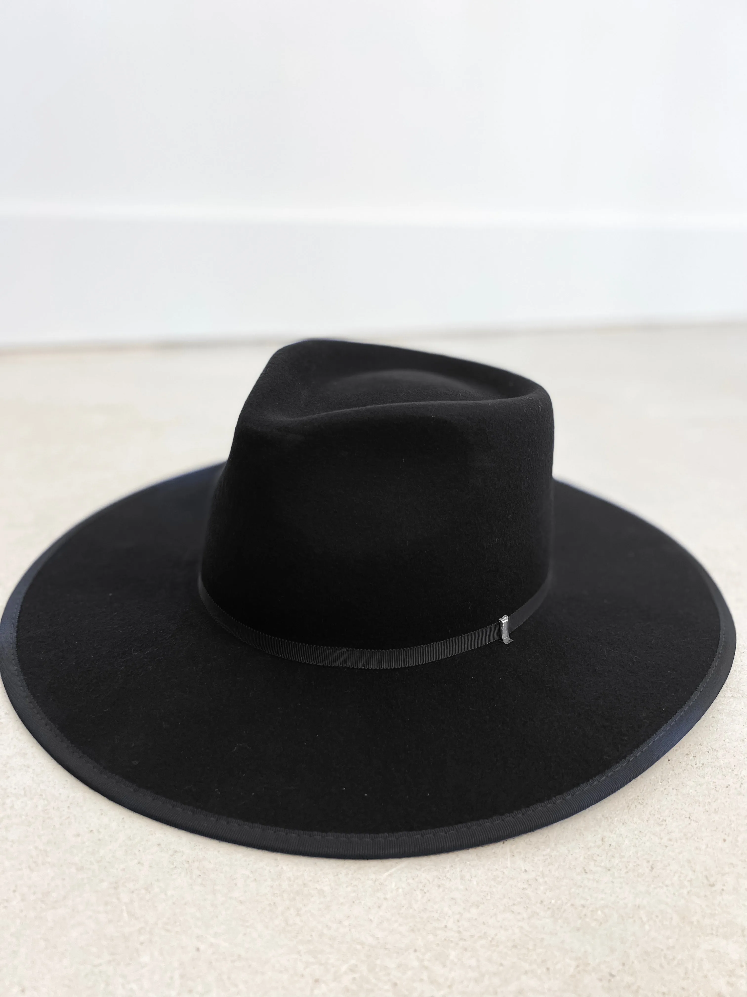 Billie Hat ((black))