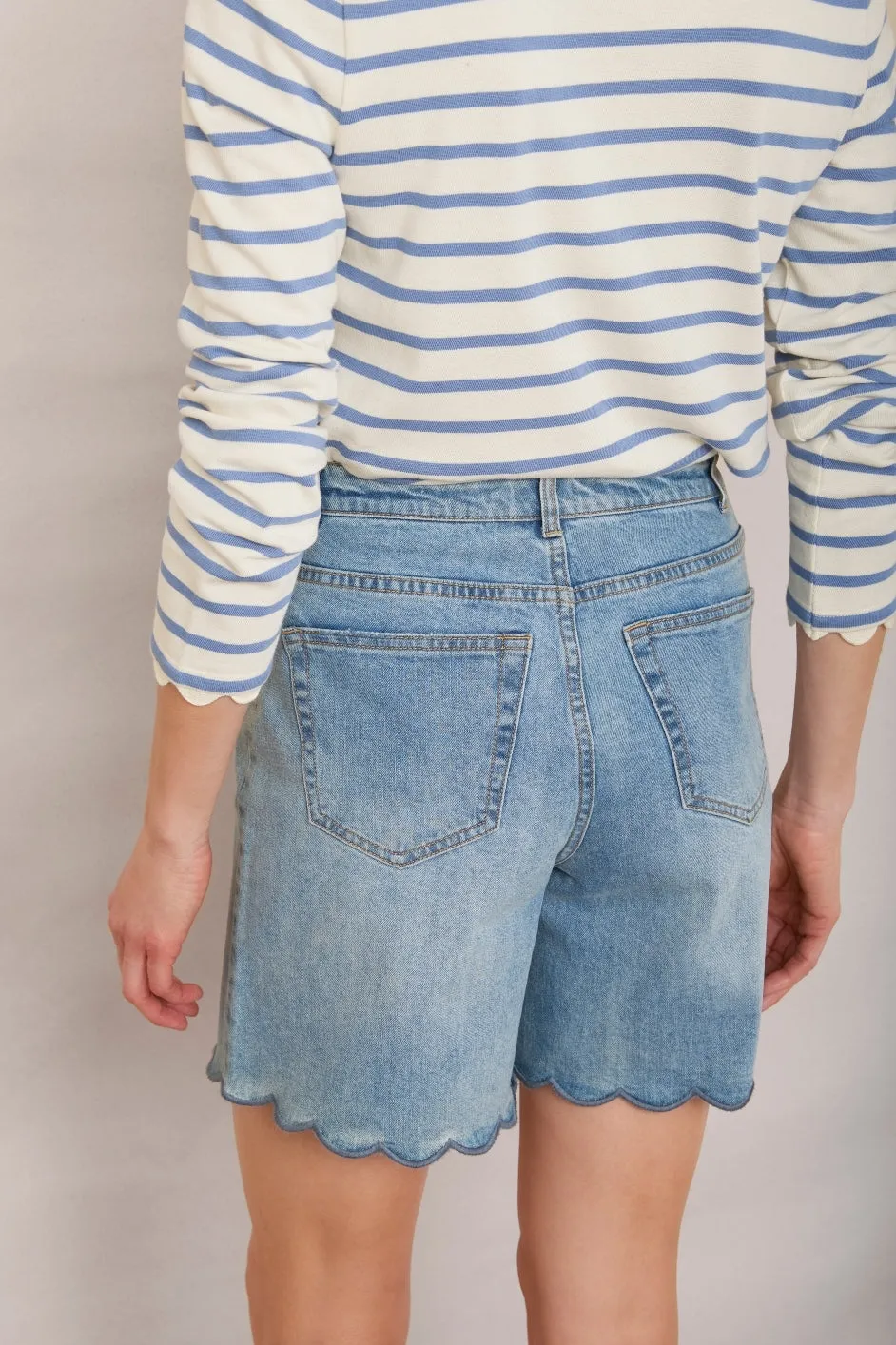 Brielle Long Scallop Short - Mid Wash