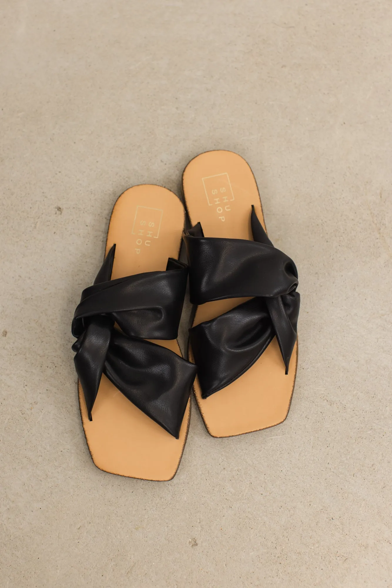 Constance Sandals ((Black))