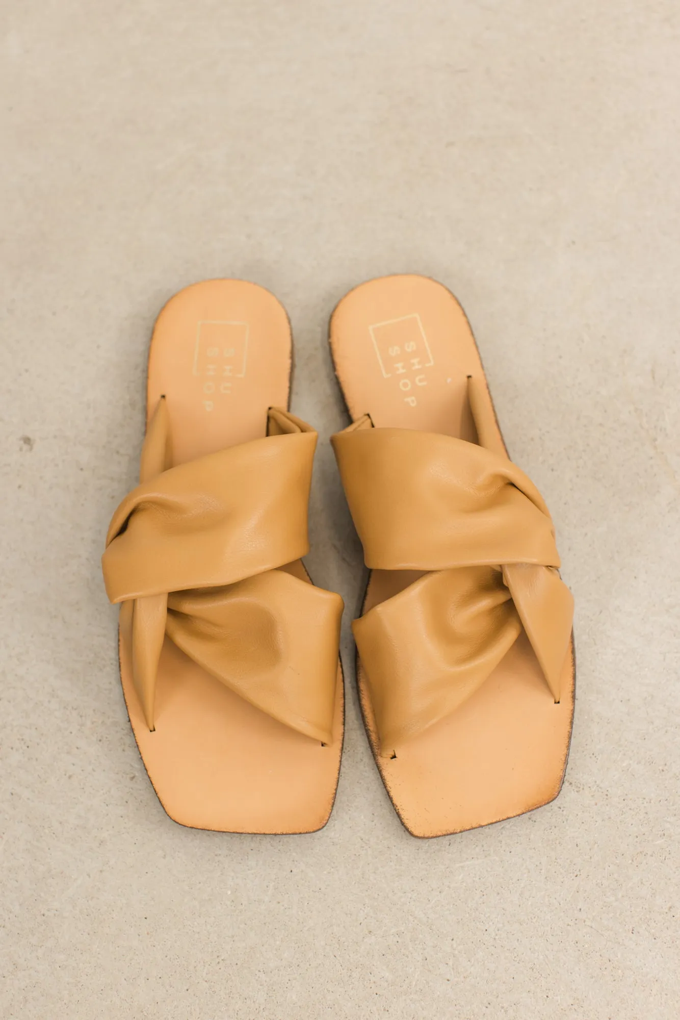 Constance Sandals ((Camel))
