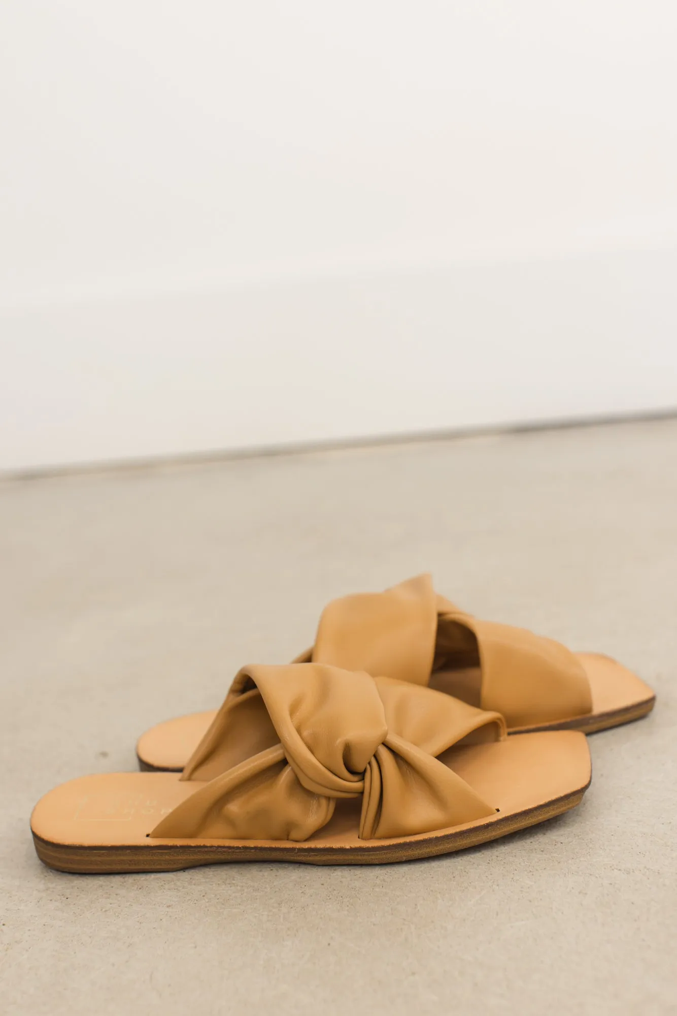 Constance Sandals ((Camel))