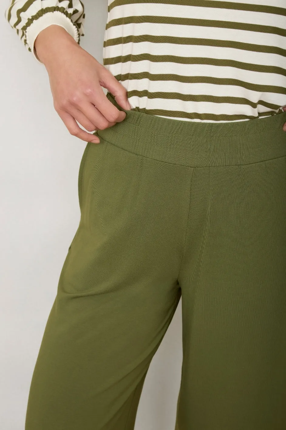 Delphine Cropped Pull On Trouser - Sage Green