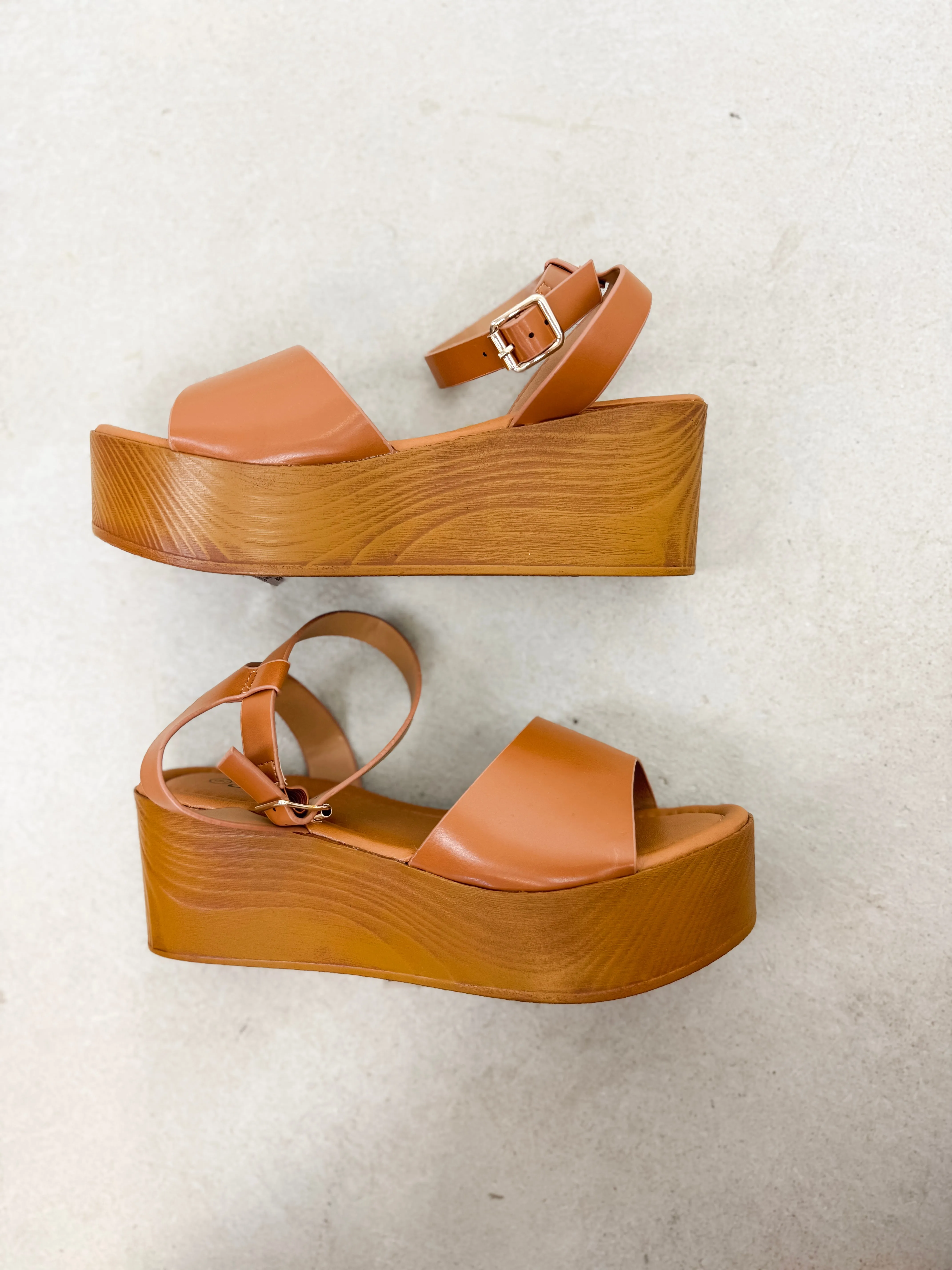 Solace Wedge Sandal ((tan))