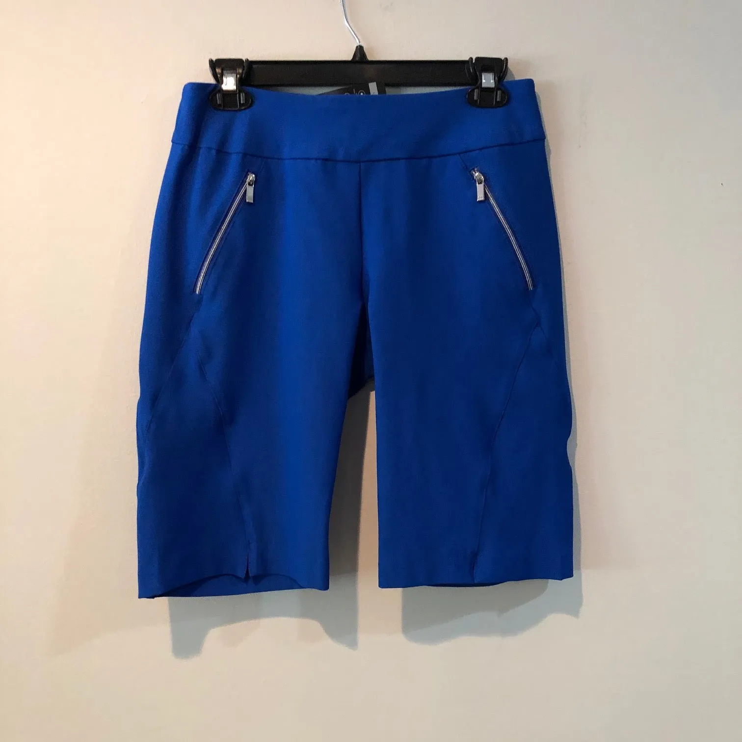 Tail pullon shorts, zip pockets, slits GF4593-8086