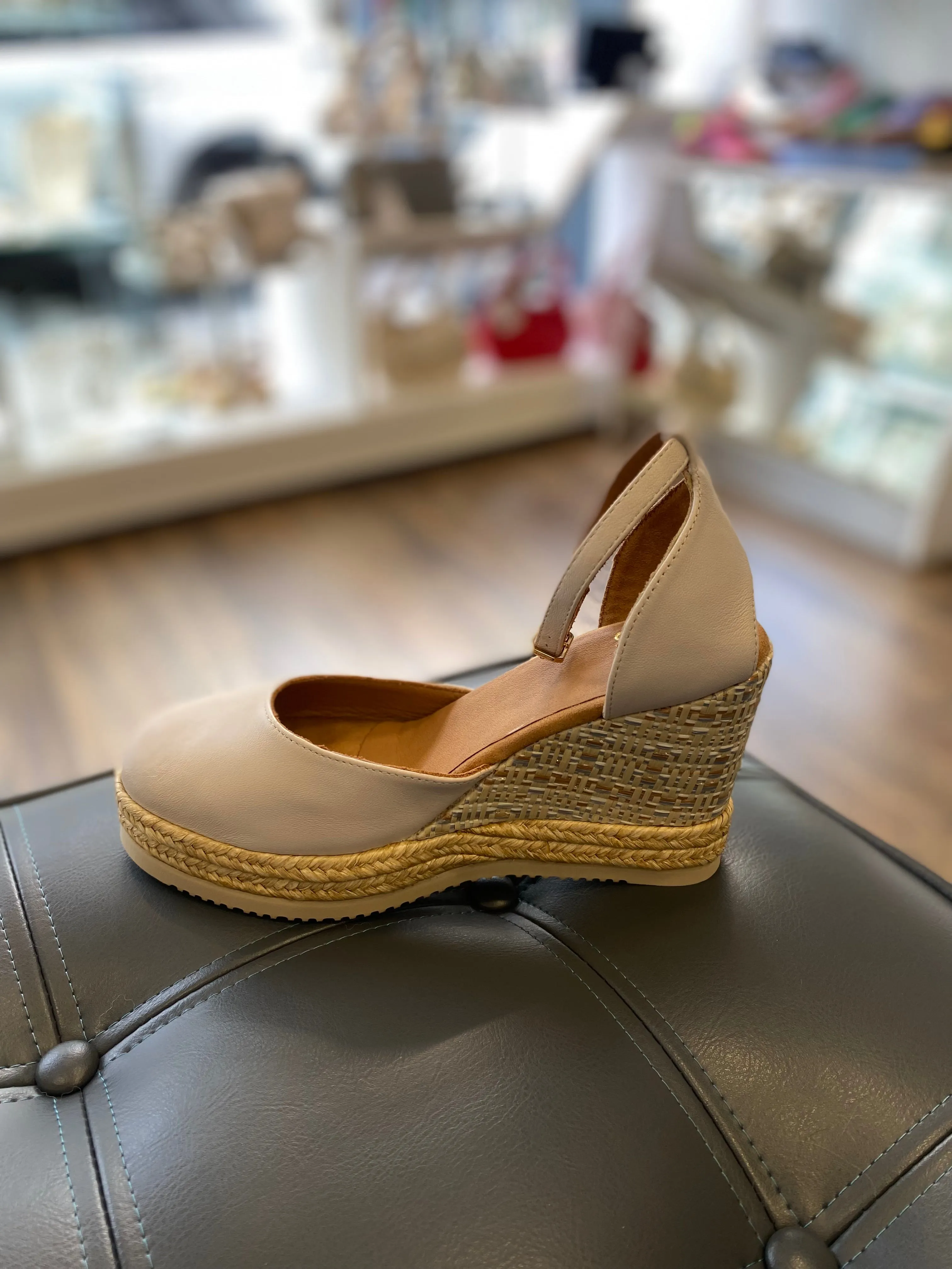 Unisa Cameo Ivory Wedge